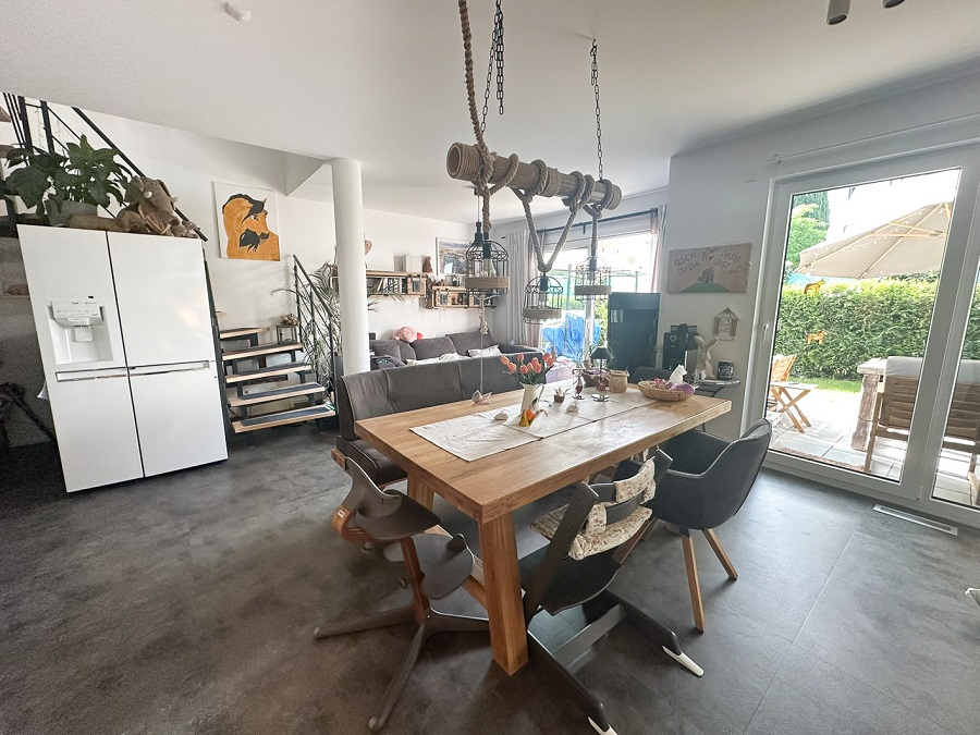 Moderne DHH im Bauhausstil mieten Ittenbach VRI-1540 Wohnzimmer Neu-73