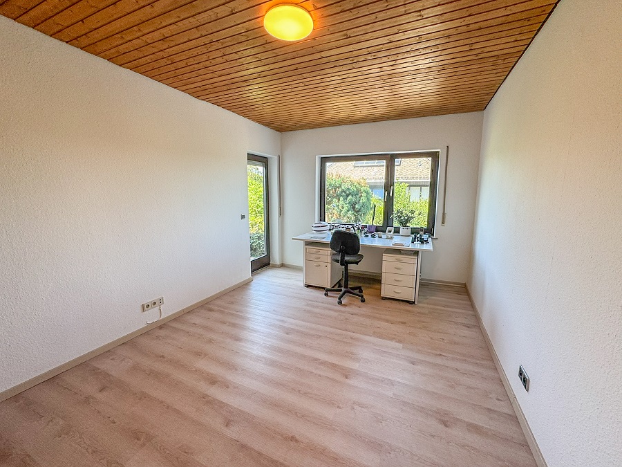 Einfamilienhaus mit ELW kaufen Urbach MMU-427  Büro