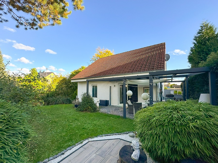 Einfamilienhaus kaufen Niederkassel 10 Min. BN SU JMN-597 Hausansicht Garten