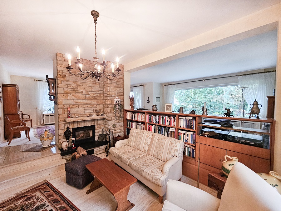 Großzügiges Landhaus mit Einliegerwohnung kaufen Leverkusen GL-580 Wohnzimmer mit Kamin