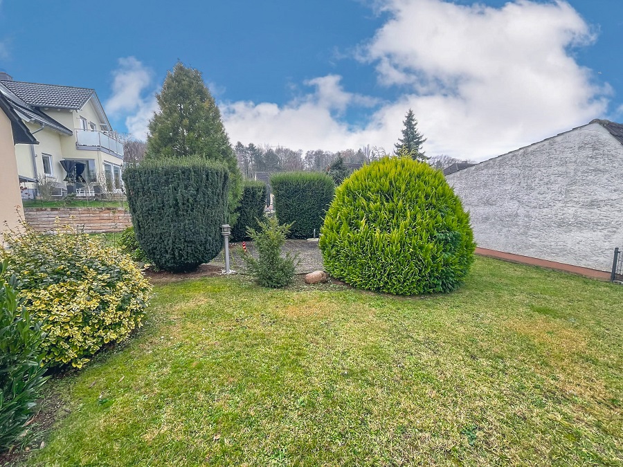 Zweifamilienhaus kaufen im Stadtteil von Neuwied HKN-297 Garten-1