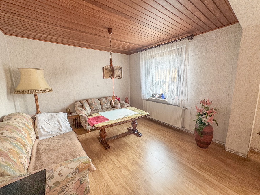 Zweifamilienhaus kaufen im Stadtteil von Neuwied HKN-297 Wohnzimmer-1