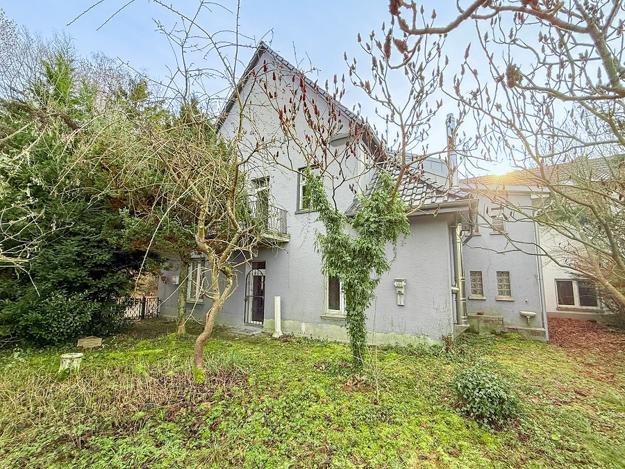 Außergewöhnliches Anwesen kaufen Nähe Weyerbusch MGG-197 Seitenansicht Garten