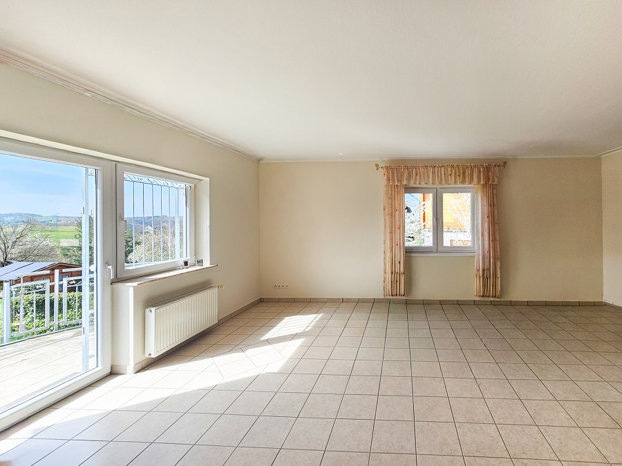 Einfamilienhaus kaufen 25 Min. Kreuz BN, SU BR-448  Wohnzimmer-1