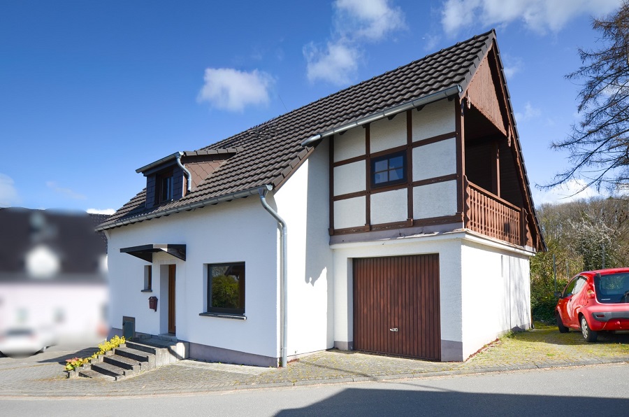 Gemütliches Einfamilienhaus in Randlage mit top Anbindung an die A3 und Bonn/Köln 53577 Neustadt/Wied Ortsteil, ca. 3 km zur A3 Abf. Neustadt/Wied, ca. 25 Min. bis Bonn oder ca. 20 Min. bis Neuwied