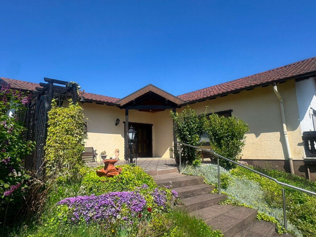  Landhaus Bungalow mit Einliegerwohnung in zentraler LAge von Bad Honnef 