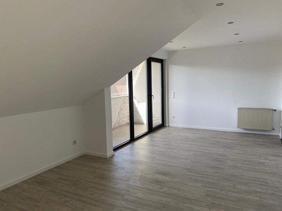 3-Zi.Dachgeschoss-Wohnung mieten Roßbach VBR-490-1 Front nah (2)
